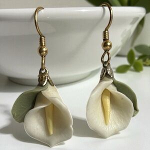 Elegant Realistic White and Gold Tone Polymer Clay Calla Lily Earrings